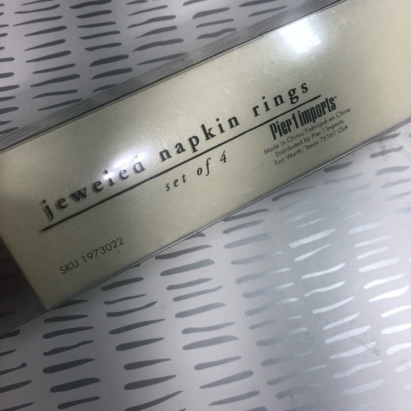 PIER 1 napkin rings four - Picture 4 of 6